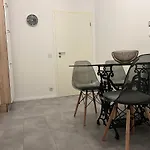 Exklusive 2 Zimmer Eg Wohnung Mit Balkon In Top Lage!